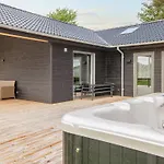 5 Star In Ansager-by Traum
